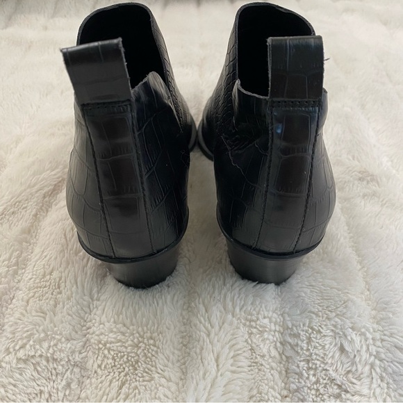 Dolce Vita Black Pointed Toe Ankle Boots with Croc-Embossed Leather Size 8.5 - Picture 7 of 13